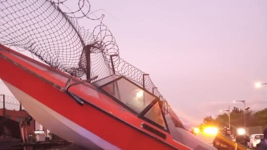 CDMX: Localizan lancha incrustada en malla de la Línea B del Metro