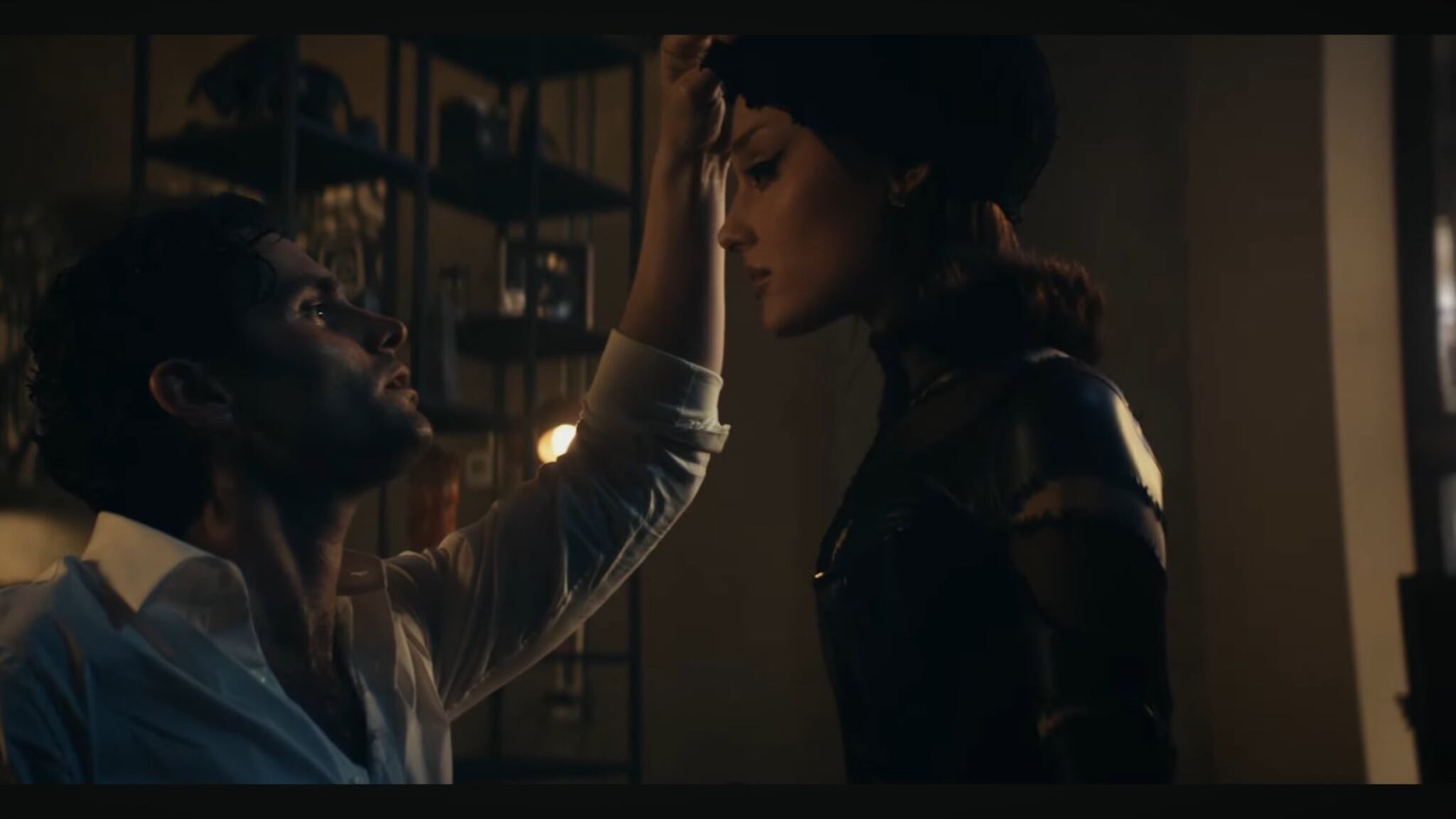 Letra en español de The Boy Is Mine, canción de Ariana Grande sobre ¿la obsesión? Penn Badgley de You sería un guiño