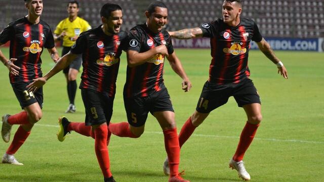 Manzano (5) celebra el gol anotado ante Huracán