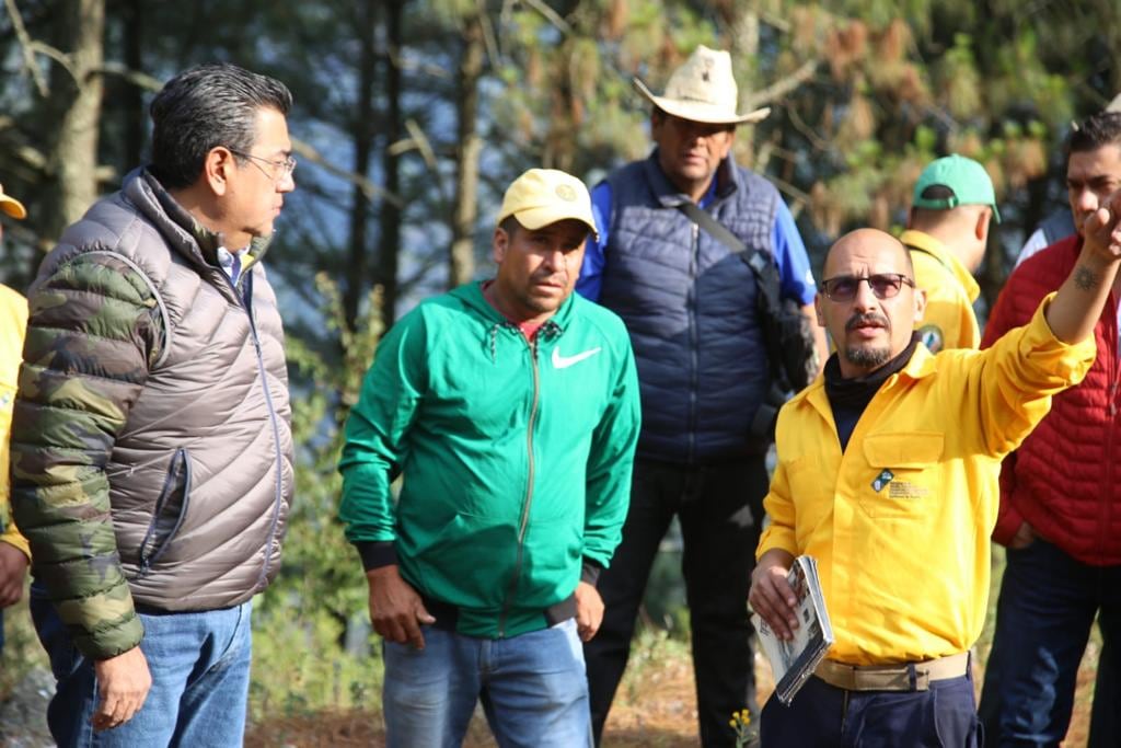 Gobierno de Puebla atiende el incendio en Zacatlán