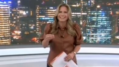 Conductora se traga mosquito en vivo