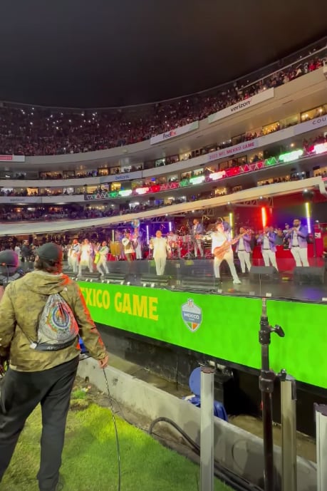 Grupo Firme es abucheado en el Estadio Azteca