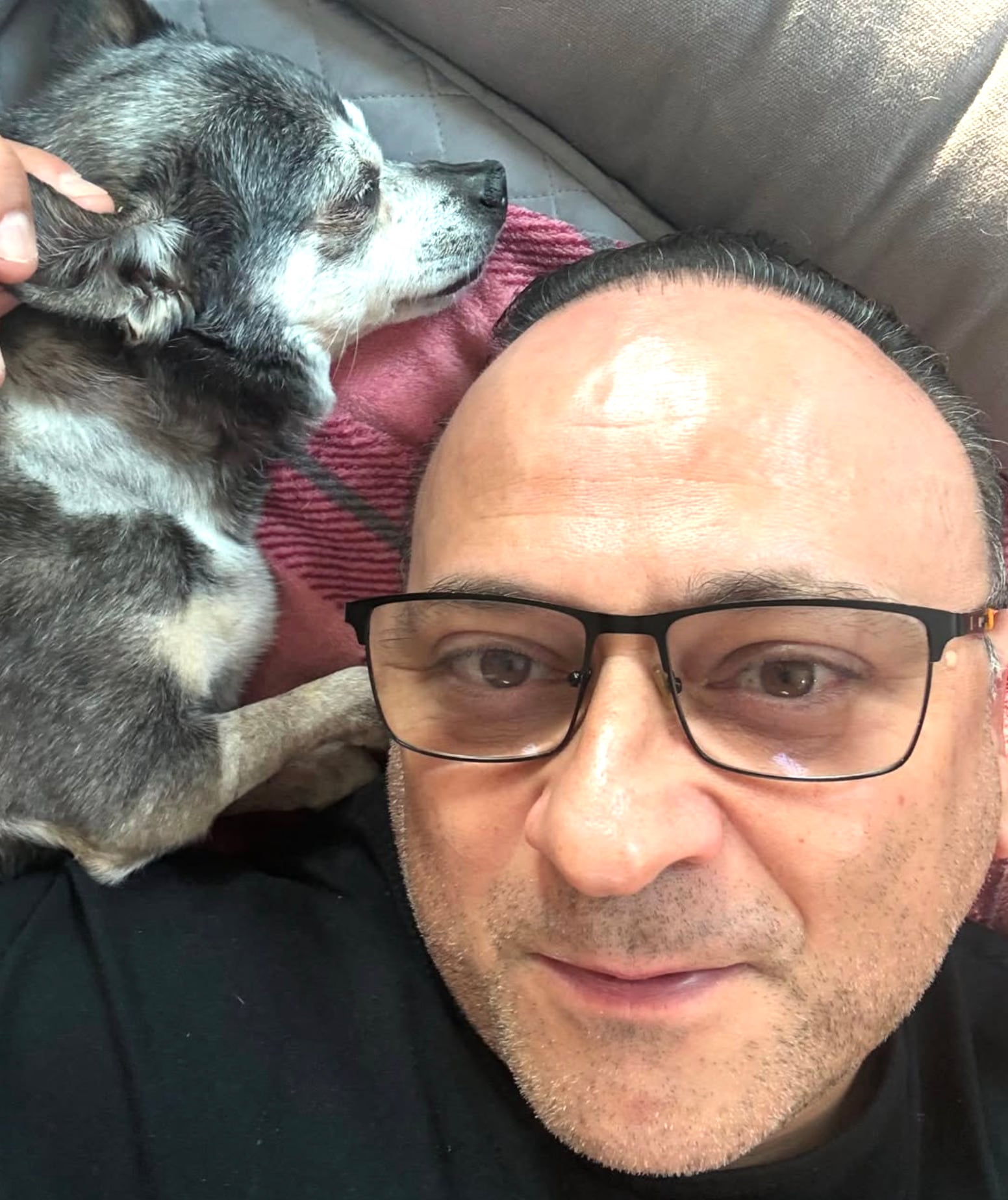 Lalo España y su perro, Mariachi