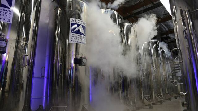 Personas congeladas en tanques