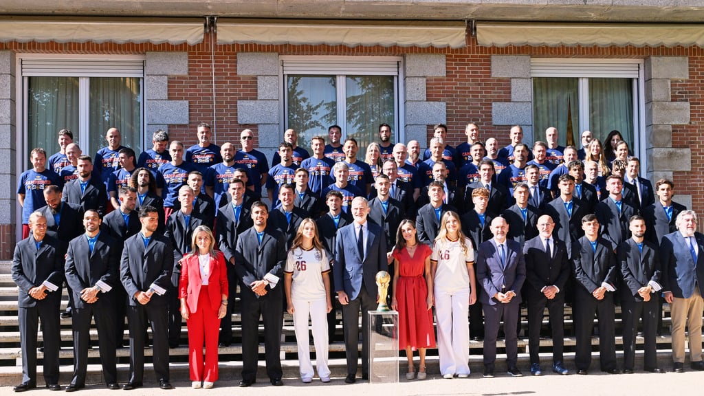 Pedro Sánchez felicita a España; el Rey Felipe VI celebra con la selección y su familia