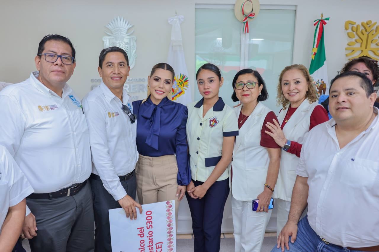 La gobernadora de Guerrero dio por iniciada la "Revolución Educativa"