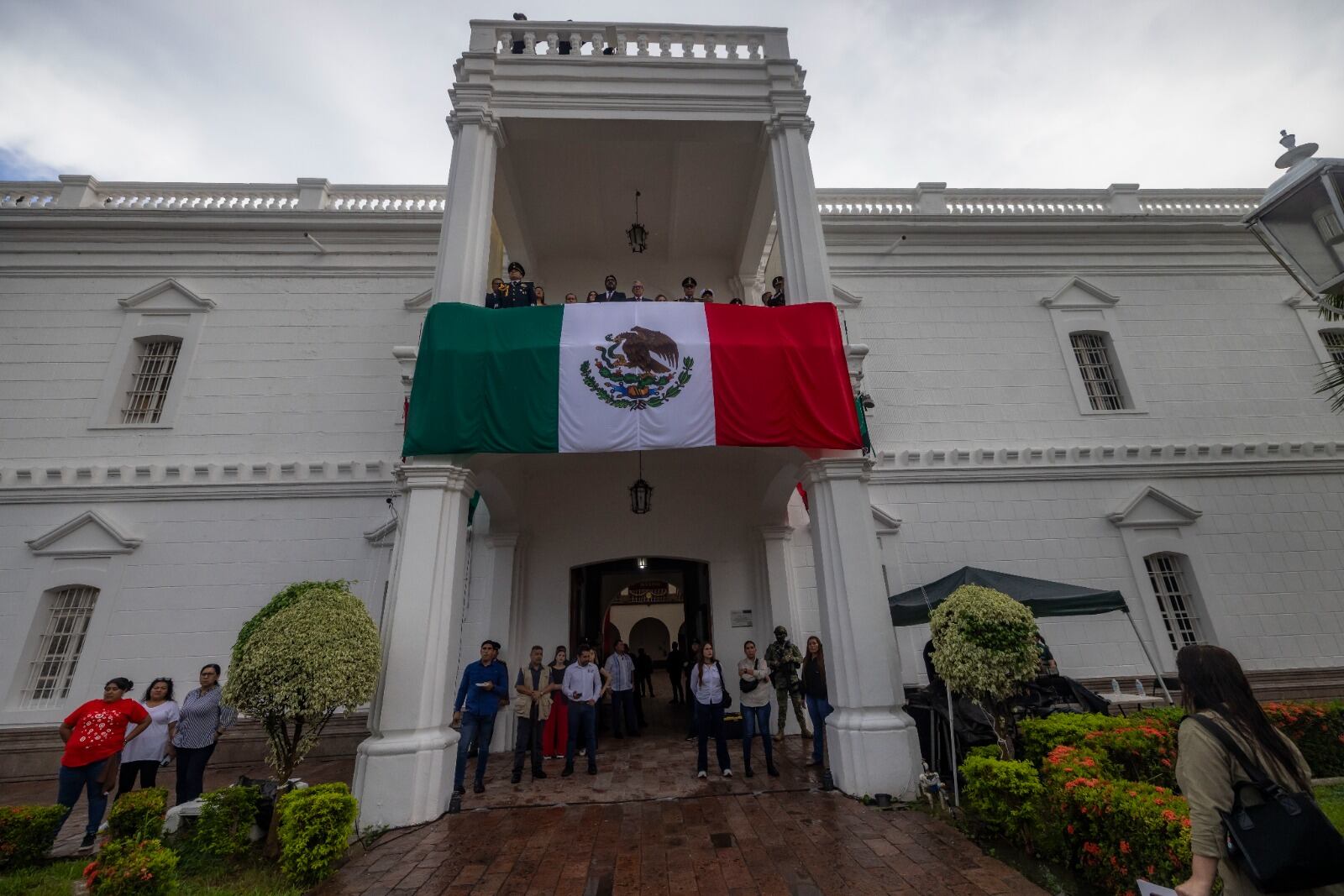 El gobernador de Sinaloa concluyó las fiestas patrias con un desfile de las Fuerzas Armadas