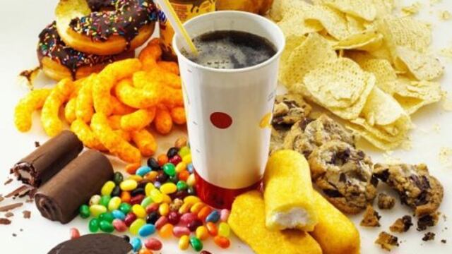 México prohíbe alimentos y bebidas con grasas trans