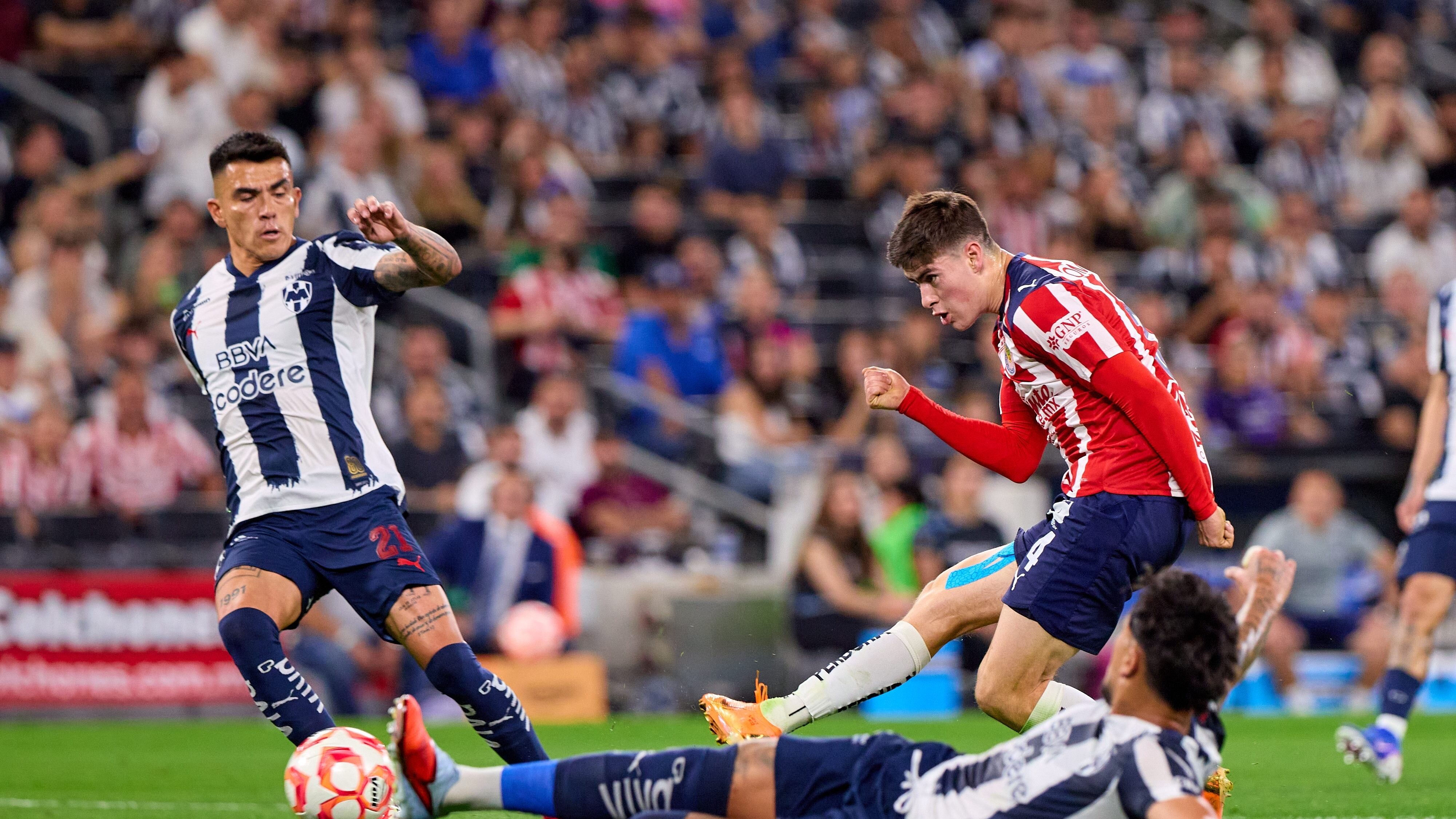 Chivas se impone a Rayados y apunta al récord de puntos en la Liga MX