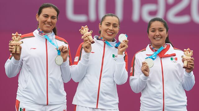 Equipo de tiro con arco encabezado por Aída Román