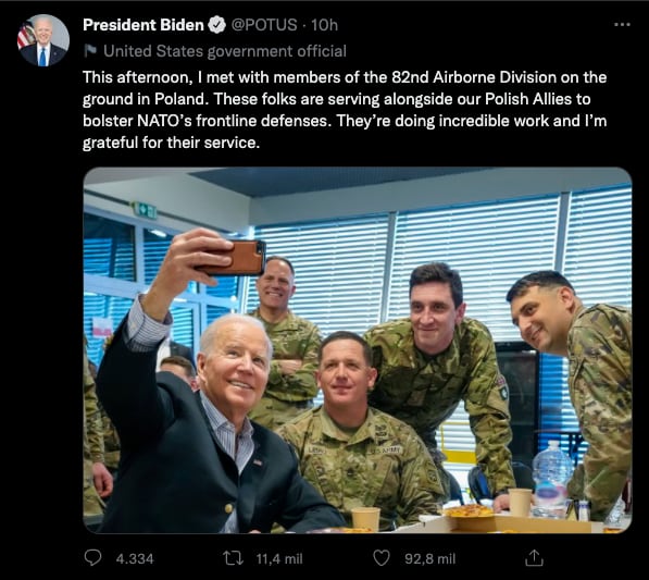Joe Biden se reunió con soldados estadounidenses y comieron pizza