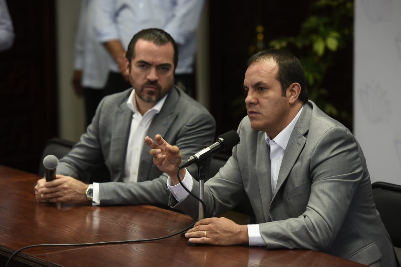 Cuauhtémoc Blanco (derecha), gobernador del estado de Morelos.