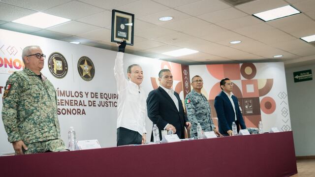 Alfonso Durazo entrega equipamiento y estímulos económicos a FGJE.