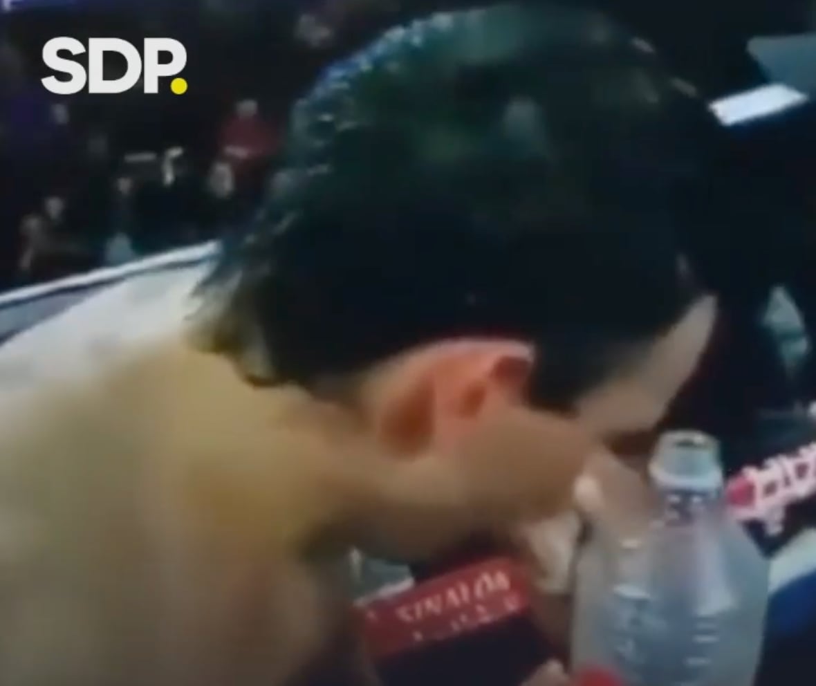 Julio César Chavez Jr. inhalando sustancia