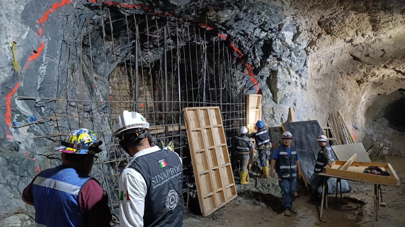 Fiscalía de Sinaloa identifica a tercer trabajador en mina Santa Fe