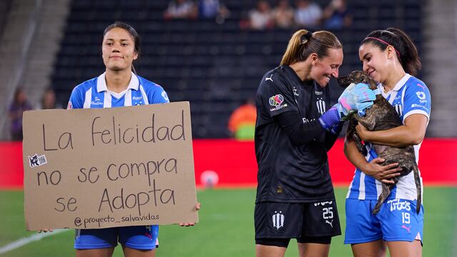 Rayadas de Monterre y el Club León Femenil, lanzaron un emotivo mensaje a favor de la adopción de mascotas.