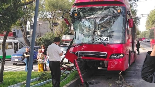Choque del Metrobús en la Línea 2