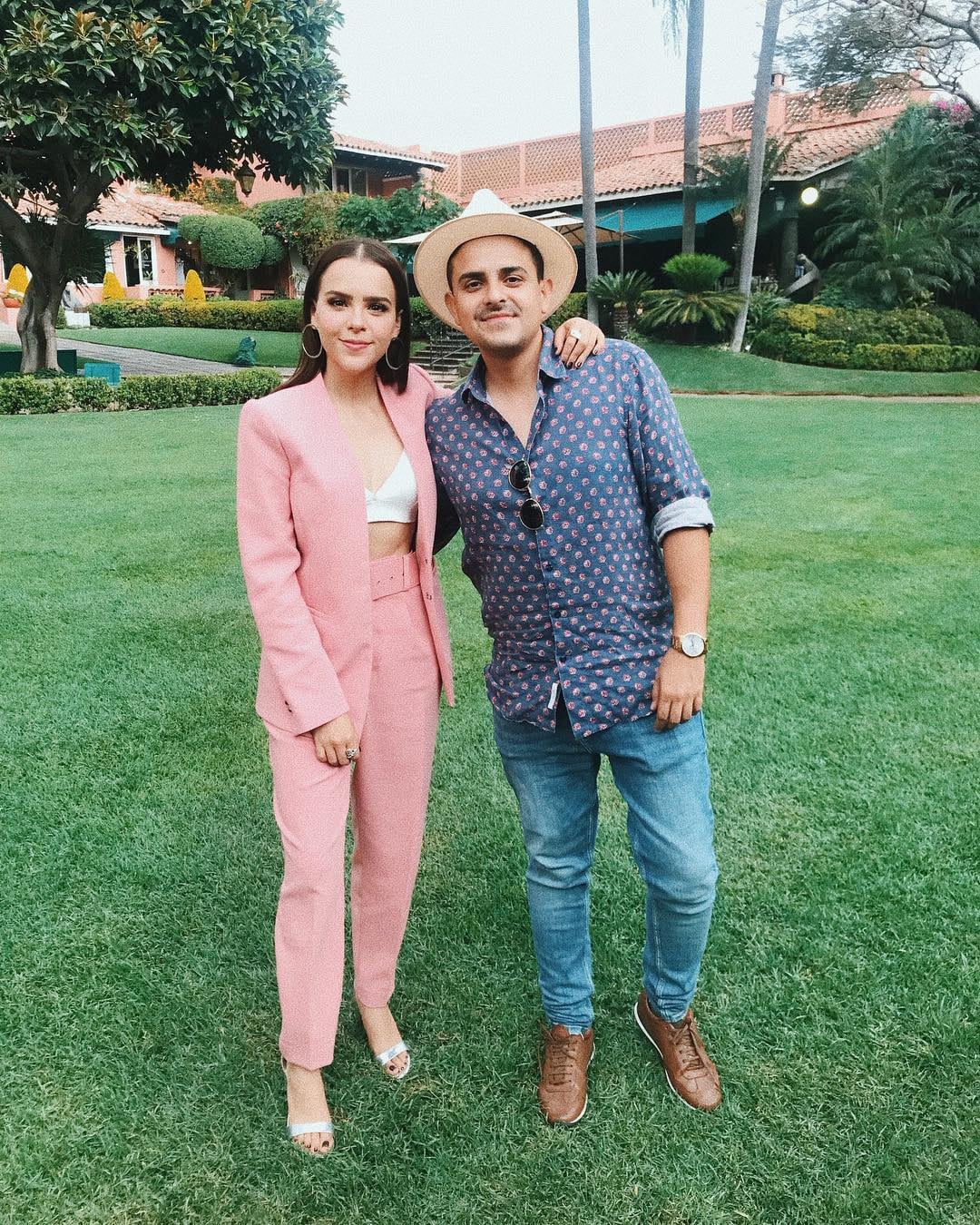 Fichis con su hermana Yuya.