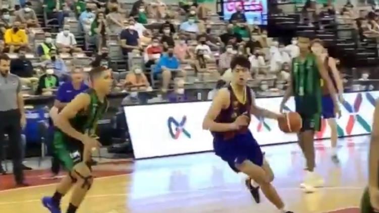 Gael Bonilla hace su debut con el primer del FC Barcelona Baloncesto