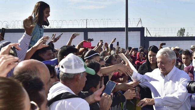 AMLO. Empático con feminismo.