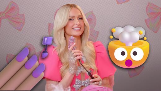 VIDEO: Paris Hilton carga hasta con pistola de silicón en su bolsa y lo presumió en Pinky Promise