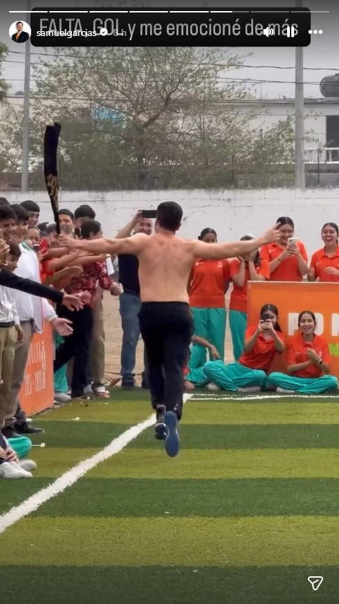 Samuel García celebra gol quitándose la camiseta reacciones