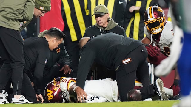 Jayden Daniels sufrió una lesión en el Washington Commanders ante Seattle Seahawks.