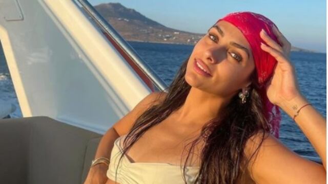 Renata Notni se encuentra de vacaciones en Grecia