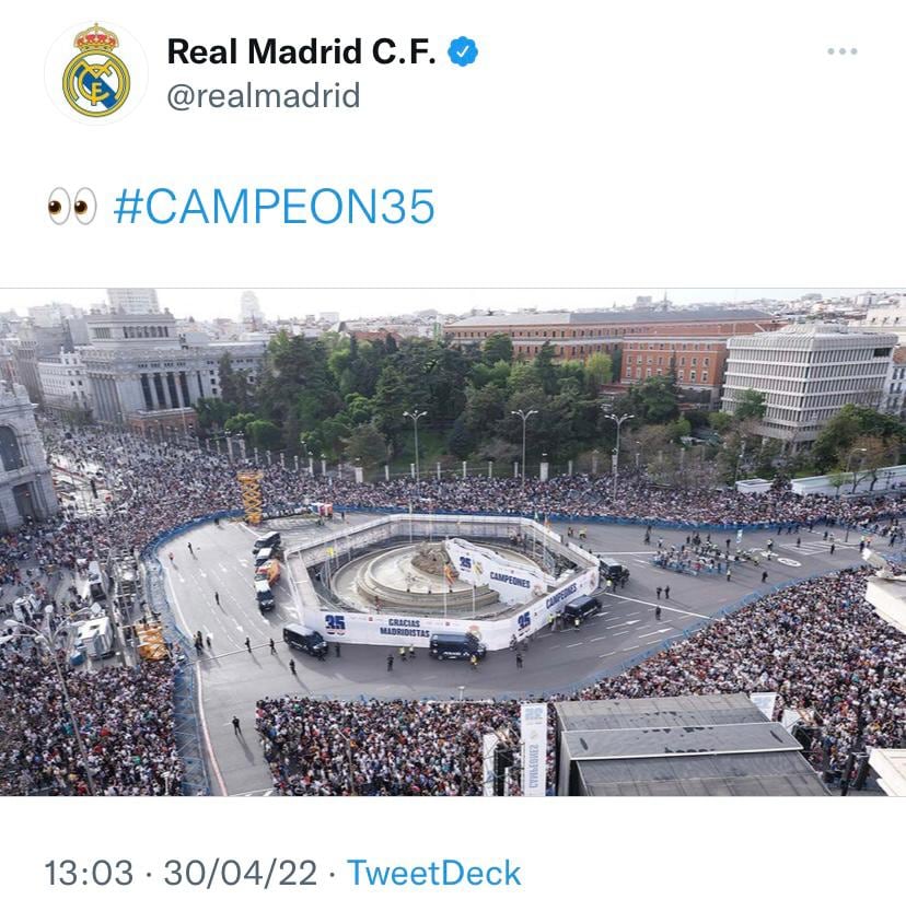 Los aficionados del Real Madrid abarrotaron las calles de la Plaza de Cibeles.