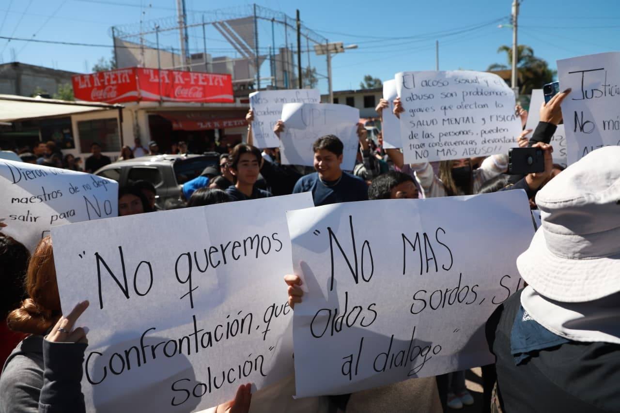 Dan de baja a Manuel, alumno que golpeó a maestro y así respondieron los estudiantes