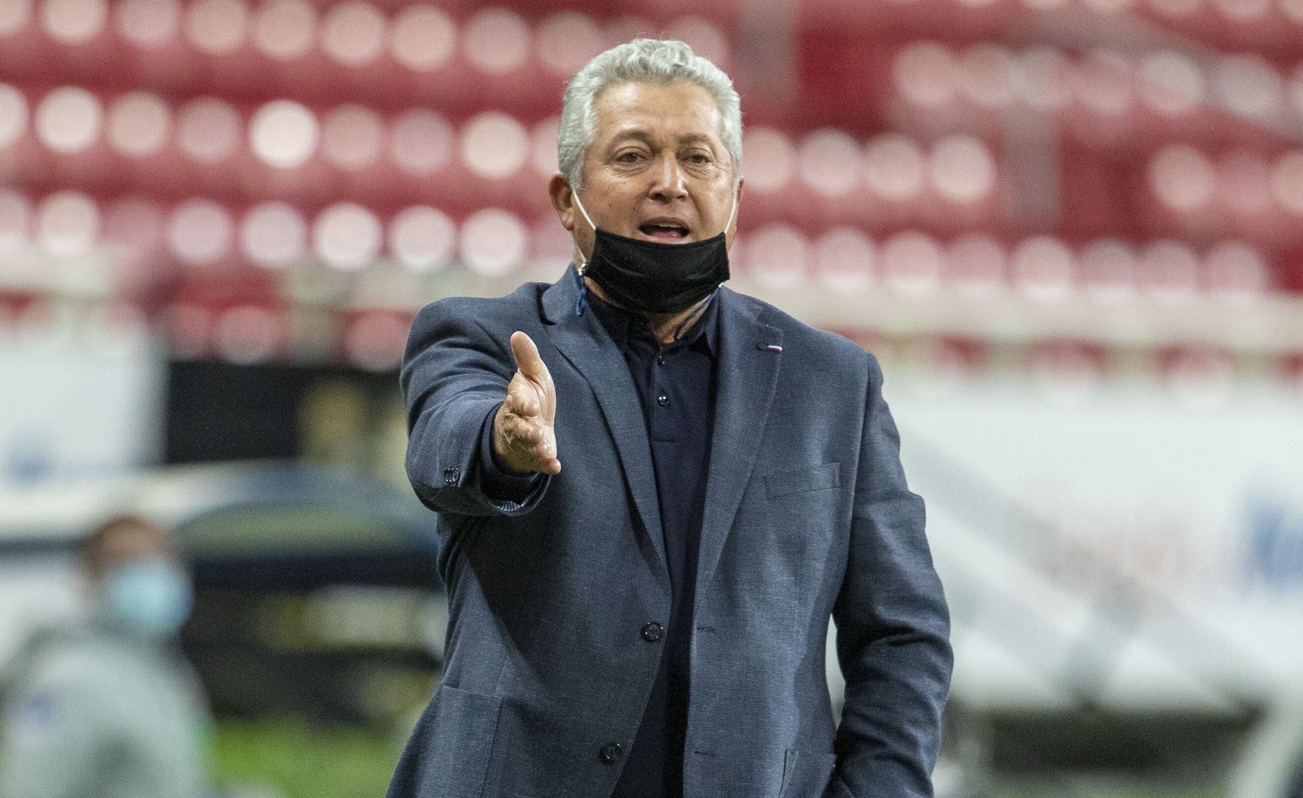 Vucetich seguirá como DT de Chivas