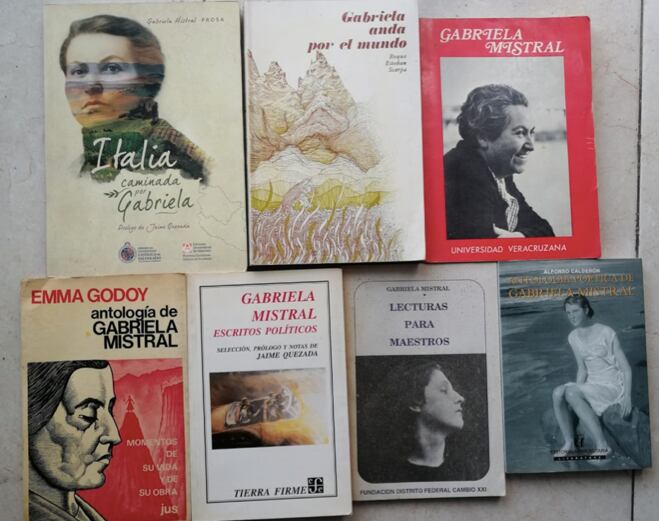 Libros de Gabriela Mistral; foto compartida por un amigo historiador.