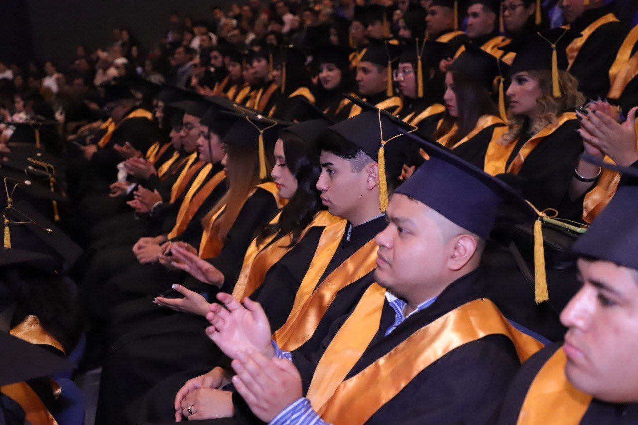 Lía Limón en graduación de alumnos del Tecnológico Nacional de México