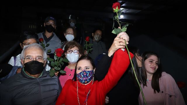 Rosario Robles sale de la cárcel de Santa Martha Acatitla la noche del 19 de agosto de 2022