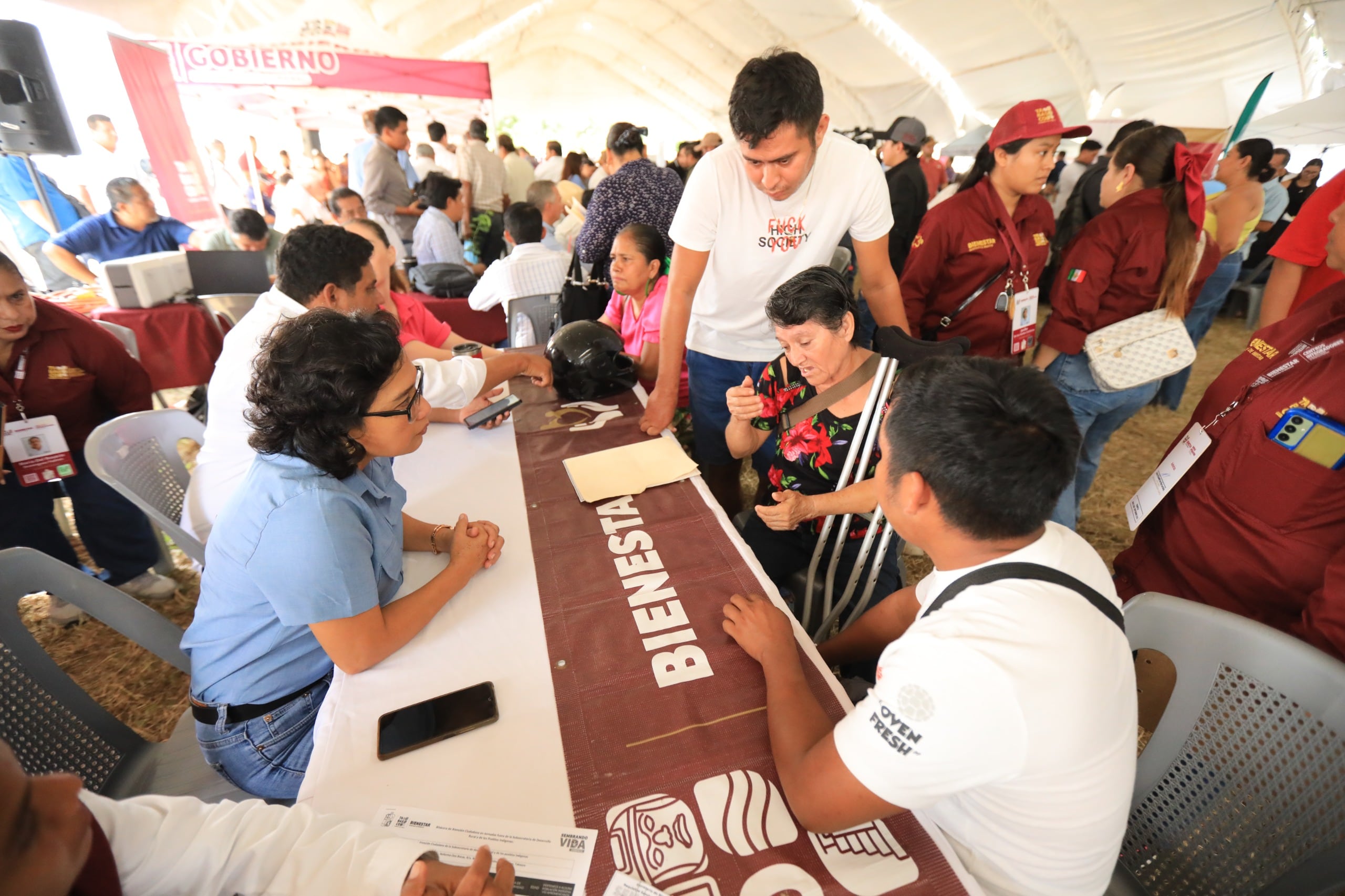 Javier May anuncia cisterna para triplicar abasto de agua en Comalcalco.