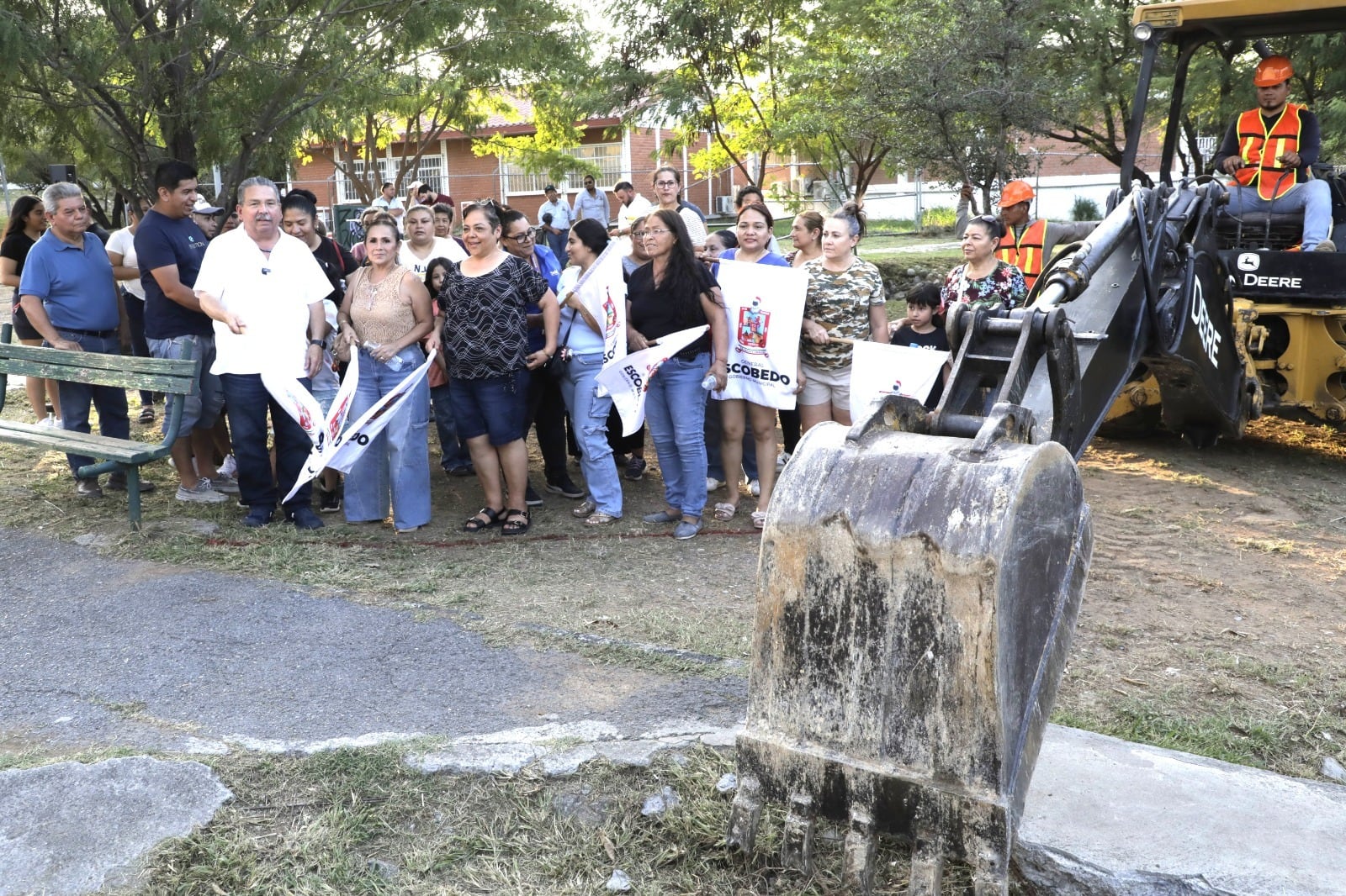 Escobedo renueva espacios públicos en la colonia Santa Luz.