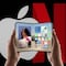 Netflix y Apple rediseñan la app para aprovechar el iPhone Duo