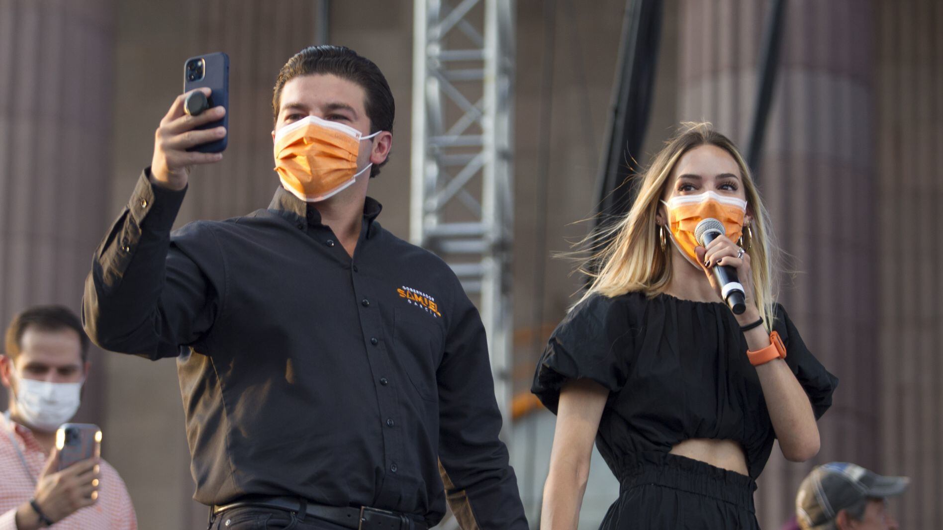 Samuel García acusa violencia política de género del INE contra Mariana Rodríguez