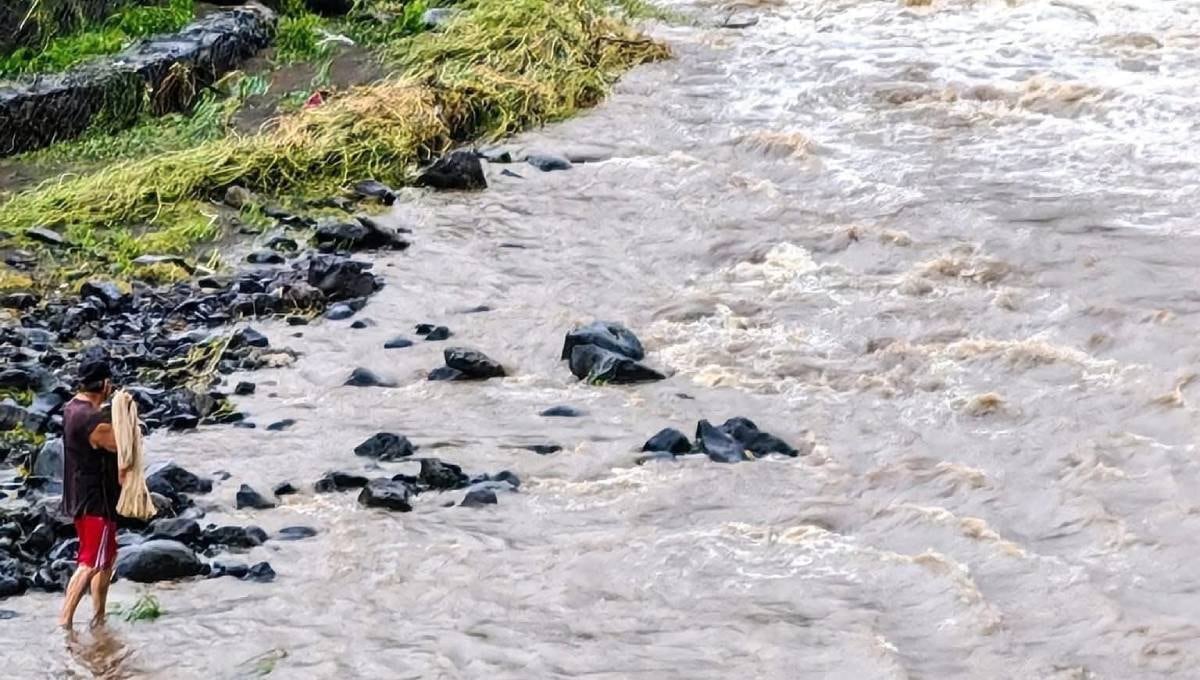 Río Tepango se desbordó en Santiago Tuxtla, Veracruz