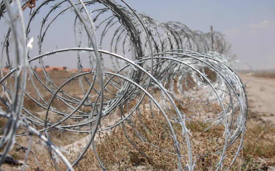 Alambre de púas deberá ser retirado de frontera con México