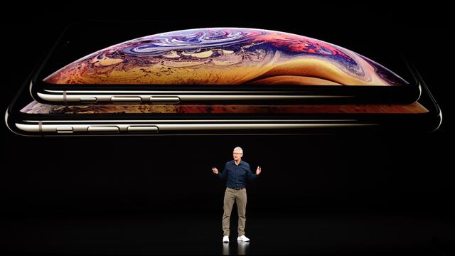 El director ejecutivo de Apple, Tim Cook, presentando los nuevos iPhone XS.