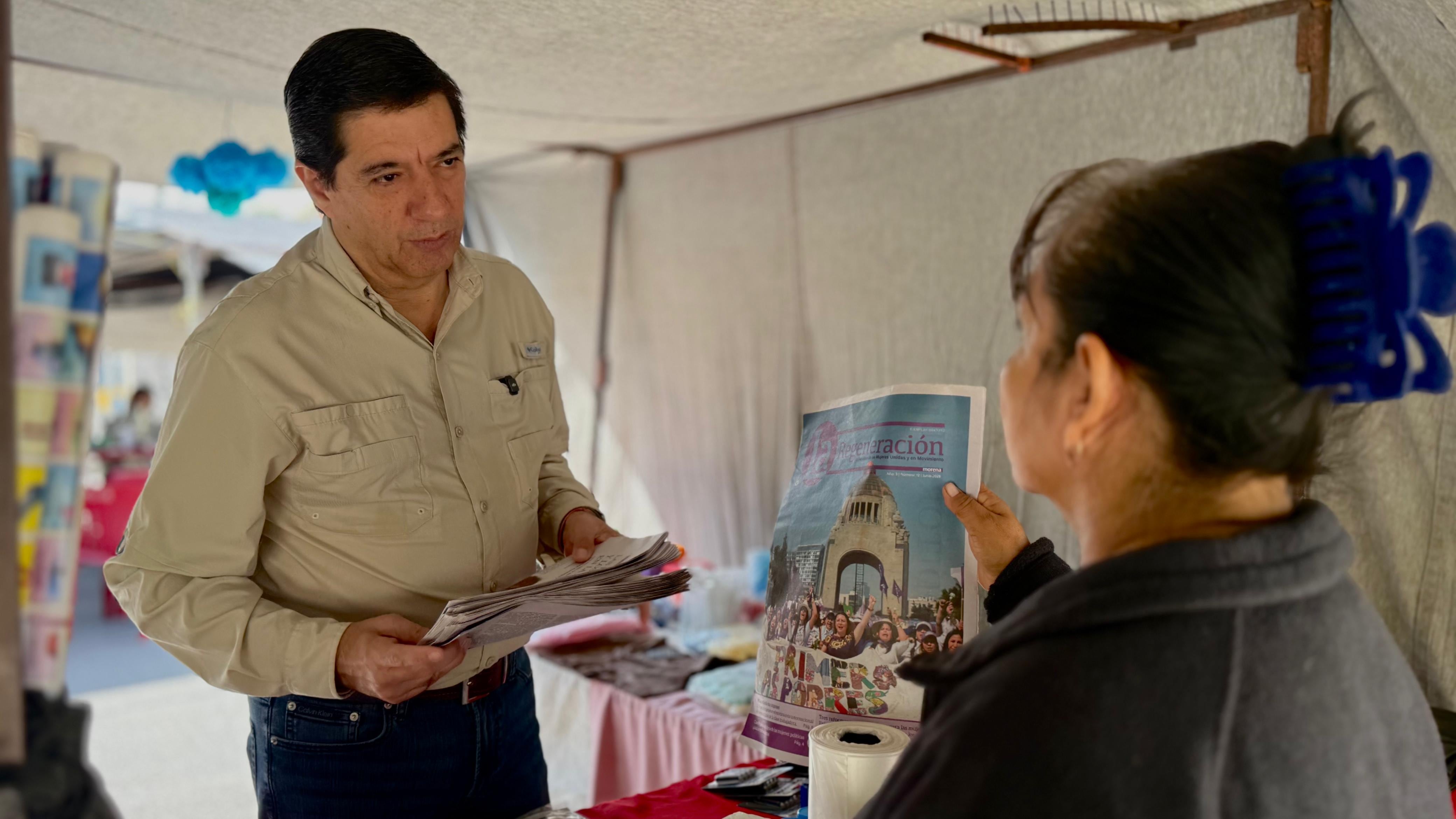 Felipe Canales recorre mercadito de Jardines del Canadá en Escobedo