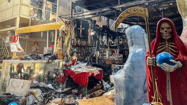 Las esculturas religiosas se salvaron tras el incendio que se registró en el Mercado de Sonora