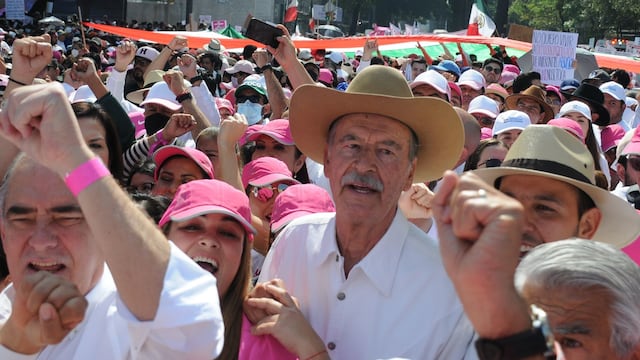 Vicente Fox llama a la marcha del INE con canción de Shakira