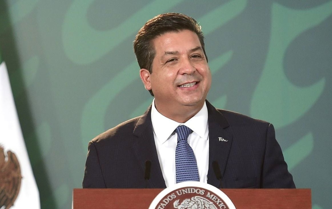 Pese a la orden de aprehensión en su contra, a Francisco García Cabeza de Vaca le ofrecieron trabajo en la Cámara de Senadores.