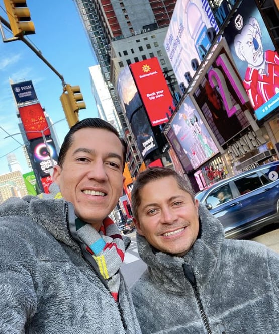 Jorge Ugalde junto a su esposo Raúl Arregui