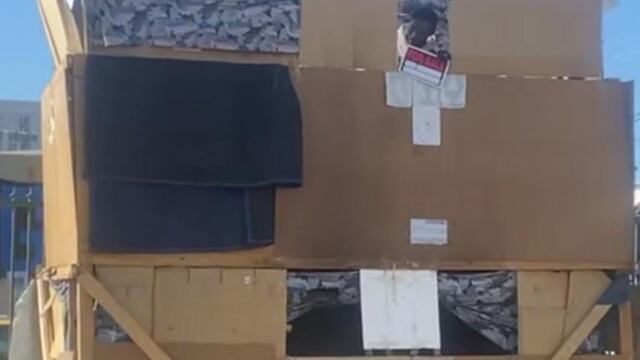 Casa de cartón de dos pisos