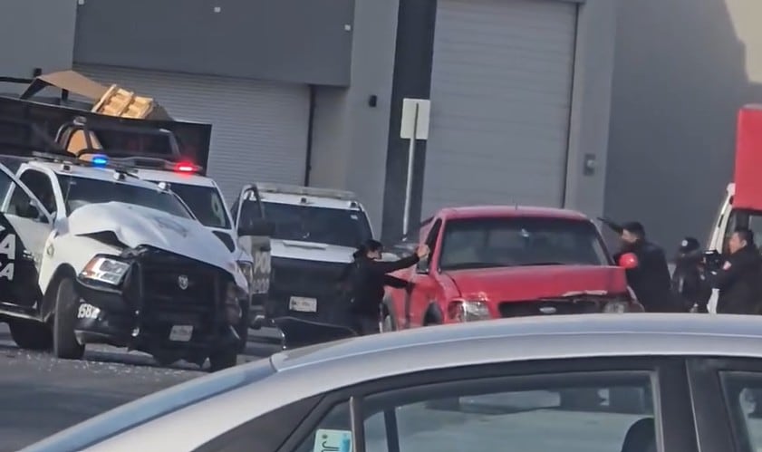 Accidente en Sendero La Fe: camioneta irrumpe en centro comercial de Apodaca