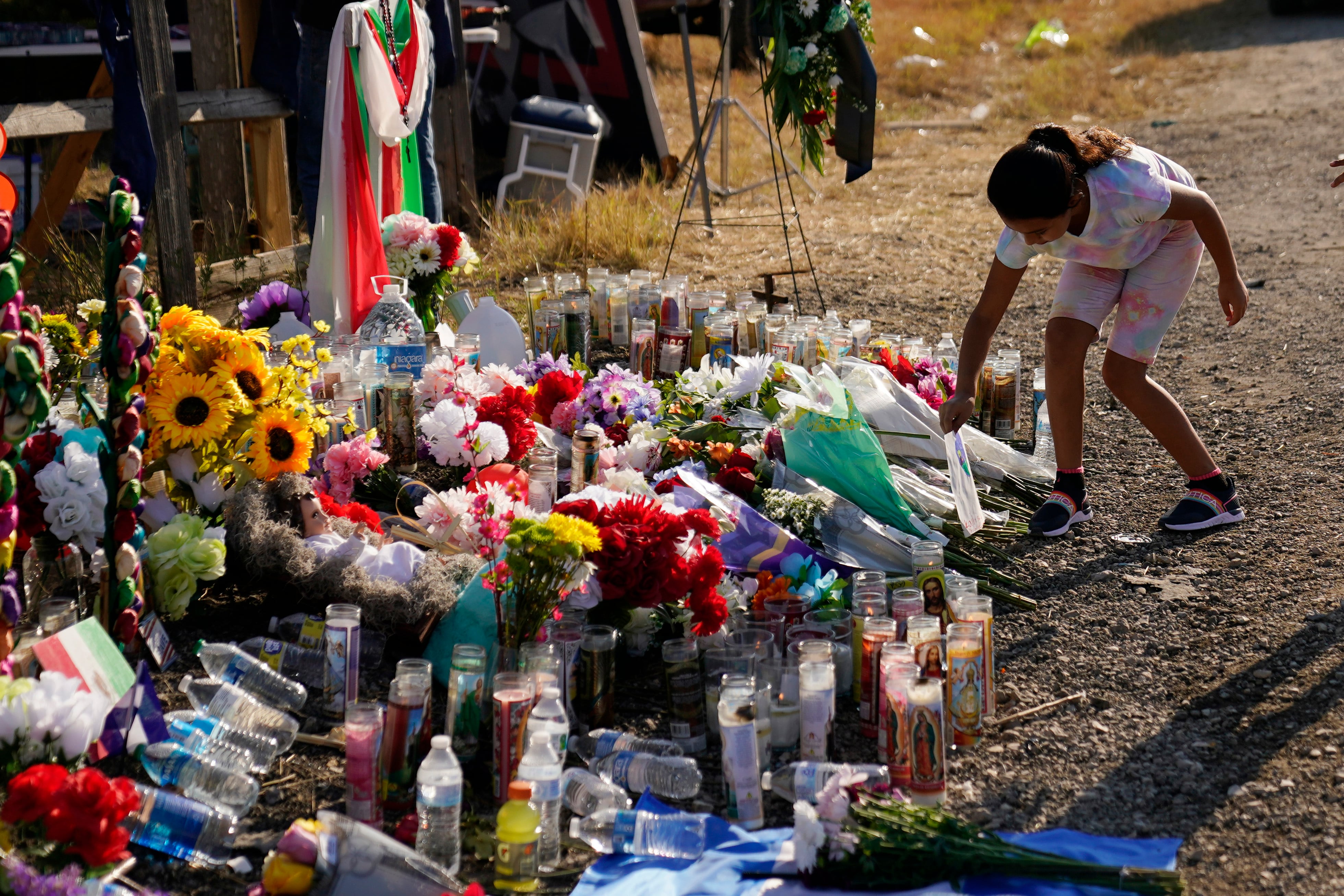 10 posibles veracruzanos, entre los 53 migrantes fallecidos en tráiler de San Antonio, Texas