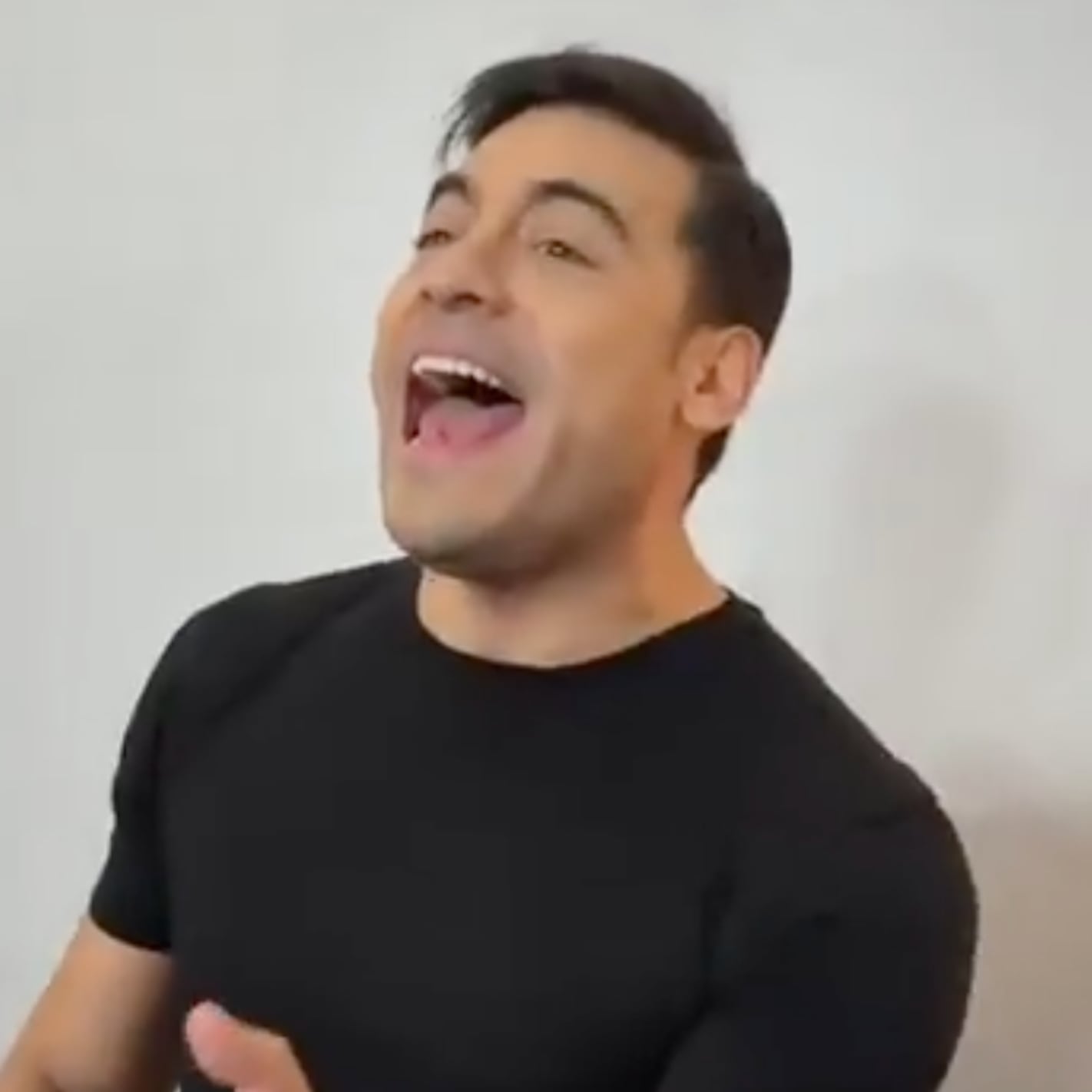 Carlos Rivera canta en mariachi “The Fate of Ophelia” de Taylor Swift